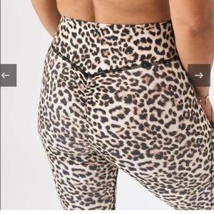 Zyia Leopard Brilliant Scrunchy What Leggings